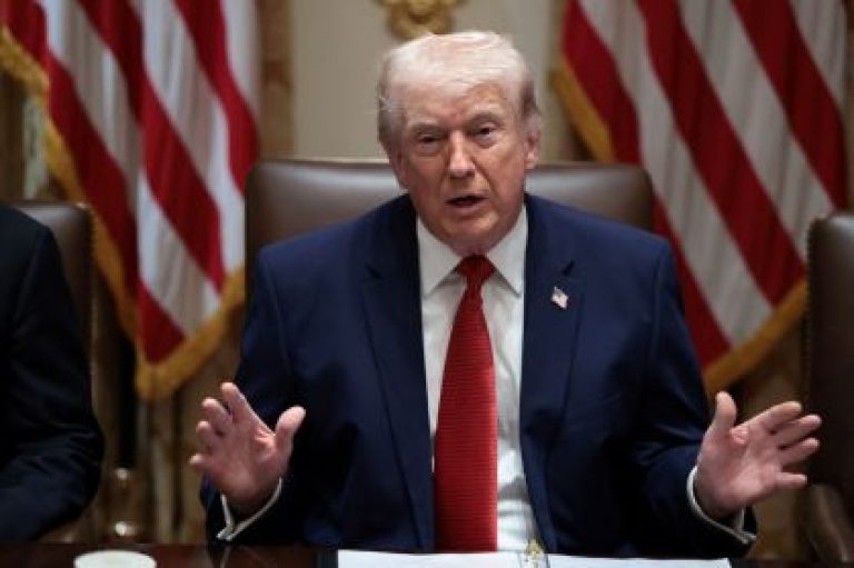 Trump reforça prazo para acordo com Irã até segunda-feira 6