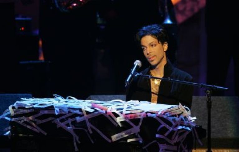 Morte de Prince completa 10 anos e relembra legado marcante na música