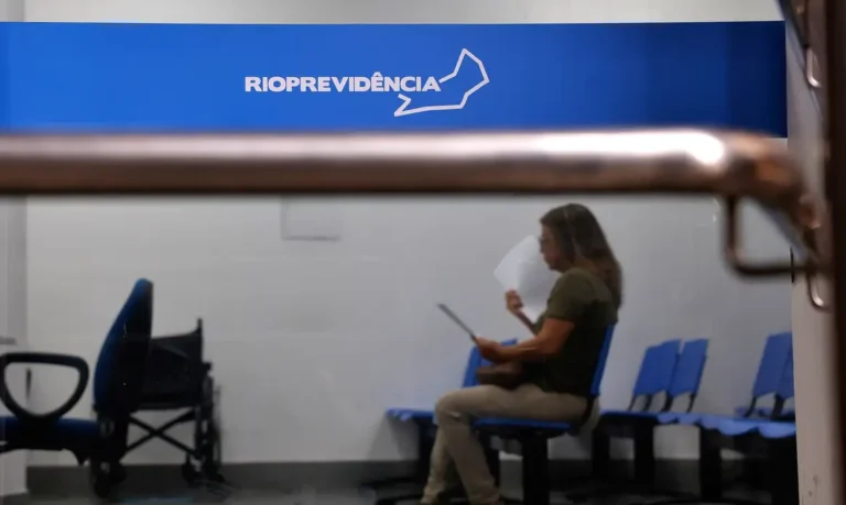 Rioprevidência restringe investimentos a bancos federais para proteger recursos