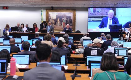 CCJ analisa pec da 6x1 com grande chance de aprovação na quarta