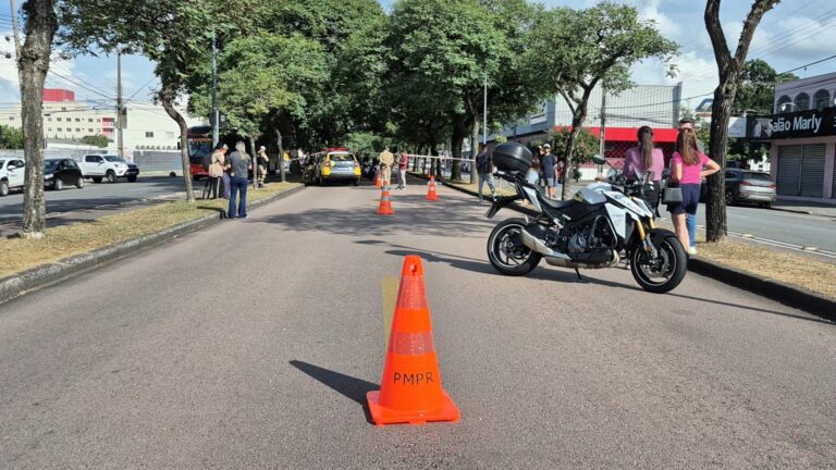 Mulher morre atropelada por moto da Polícia em Curitiba