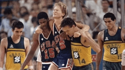Steve Kerr homenageia Oscar Schmidt antes de jogo dos Warriors