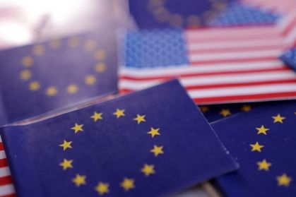 Superávit comercial da União Europeia cai 60% devido a tarifas dos EUA