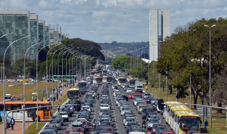 Projeto propõe inclusão de informações regionais nas placas veiculares brasileiras