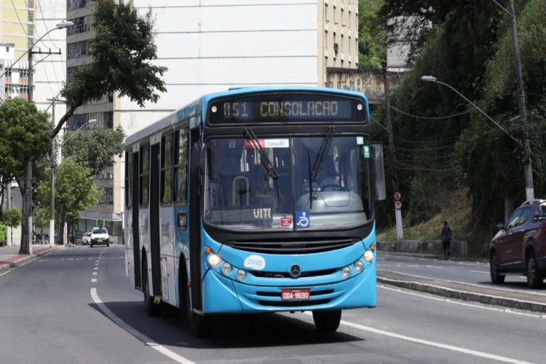 Motorista de ônibus enfrenta ataque com faca e dirige até delegacia no Espírito Santo
