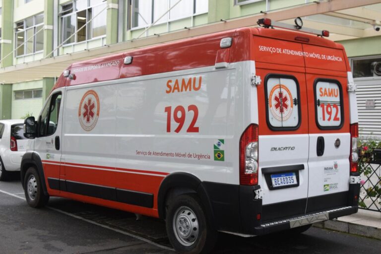 Ambulância do Samu capota ao tentar evitar animal na pista no Oeste do Paraná