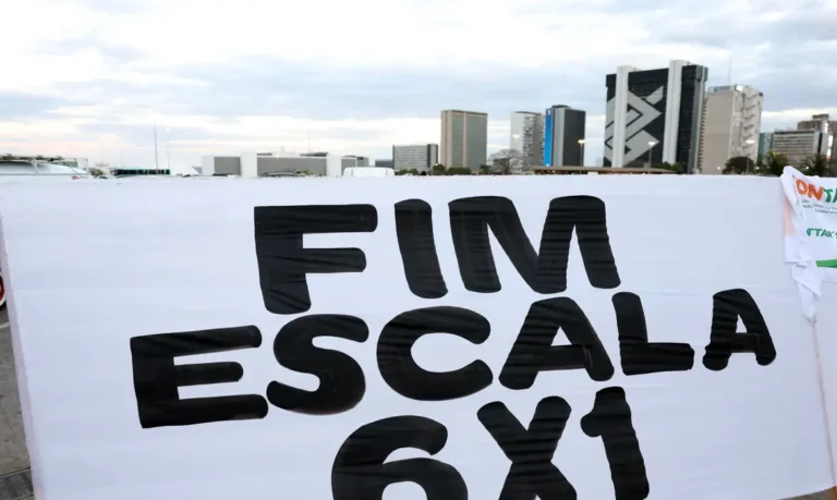 Vereadores articulam projetos para acabar com escala 6x1 no serviço público