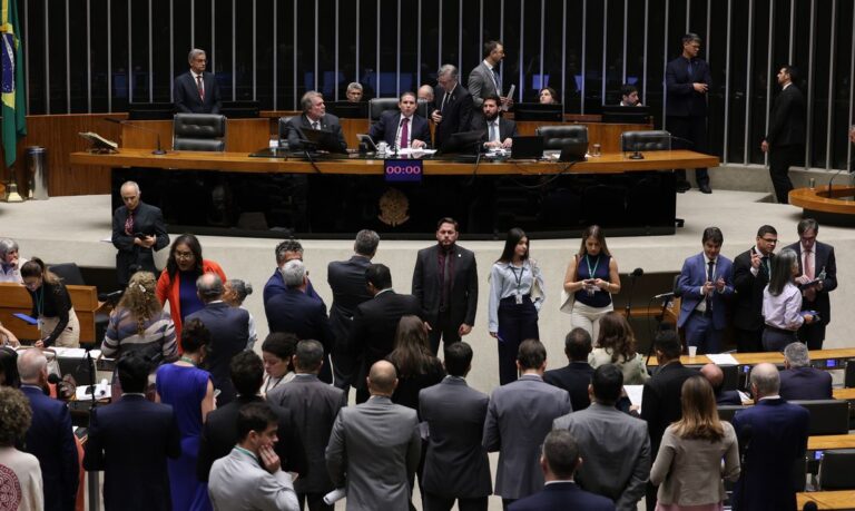 Câmara analisa projeto para explorar minerais críticos no Brasil