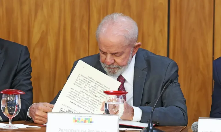 Lula veta reconhecimento de estágio como experiência profissional