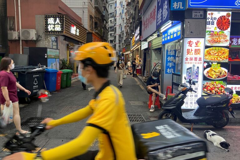Inflação na China sobe com guerra no Oriente Médio e consumo em feriados