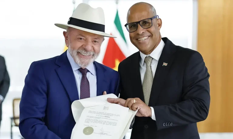 Lula recebe credenciais de sete novos embaixadores no Brasil