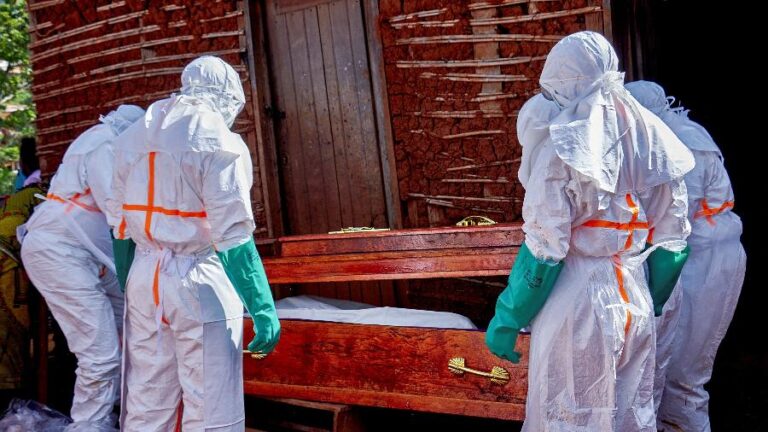 Surto de ebola no Congo avança rapidamente superando resposta internacional