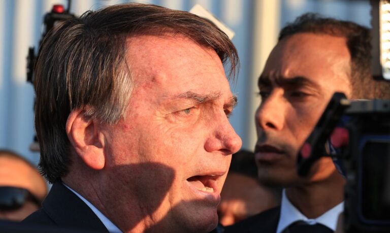 Bolsonaro recebe alta após cirurgia artroscópica no ombro direito