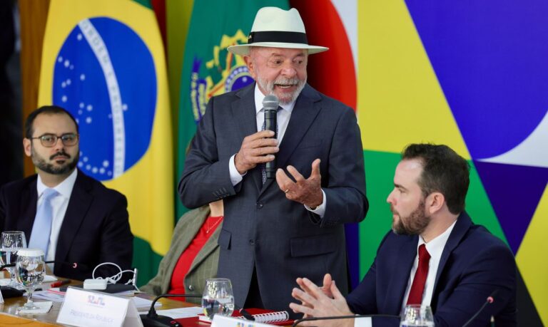 Desenrola Brasil amplia acesso ao crédito para a população de baixa renda