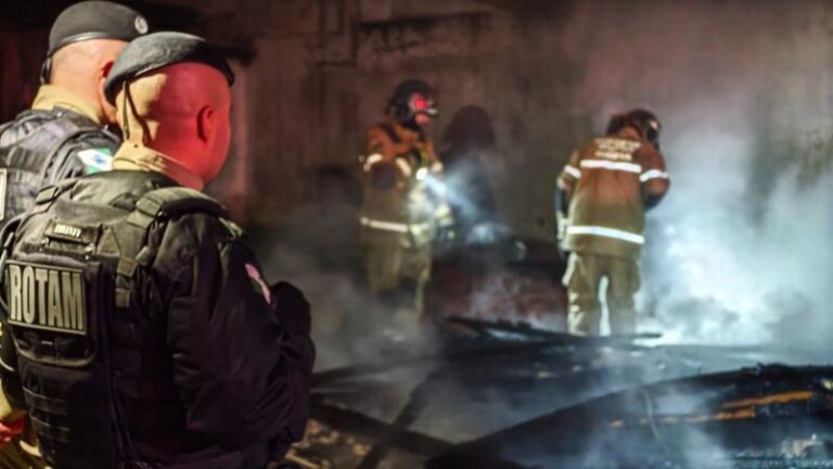 PMPR resgata família e animais em incêndio na Cidade Industrial