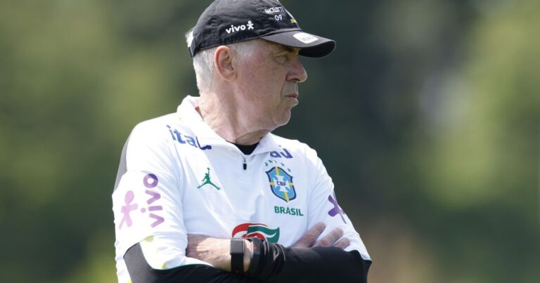 Seleção treina leve após vitória; Paquetá tem lesão confirmada