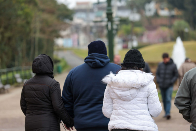 Primeira frente fria do inverno causa quedas drásticas de temperatura no Paraná