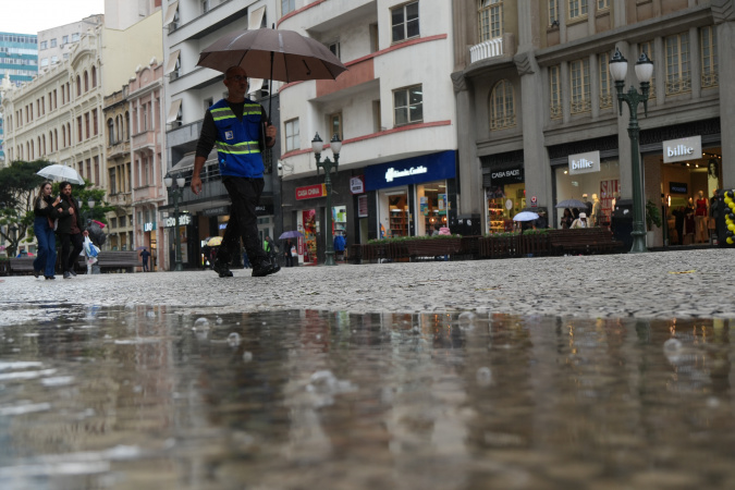 Chuva retorna ao Paraná a partir do fim de semana