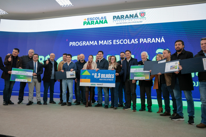 Paraná assina maior PPP de educação do Brasil com 40 colégios