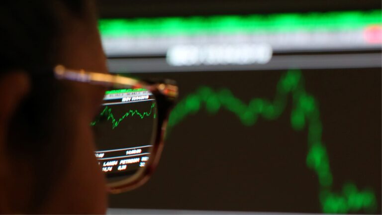Ibovespa recupera 170 mil pontos com destaque em Azzas