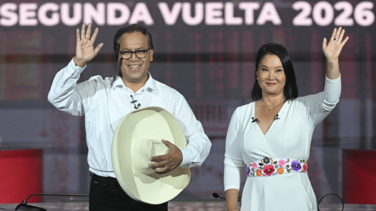 Keiko Fujimori lidera disputa apertada das eleições presidenciais no Peru