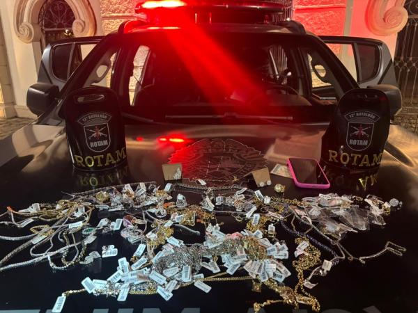 PMPR recupera mais de 130 joias após roubo em joalheria de Curitiba