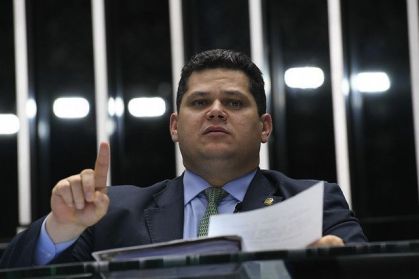 Alcolumbre condiciona avanço da pec da escala 6x1 a reunião com lula