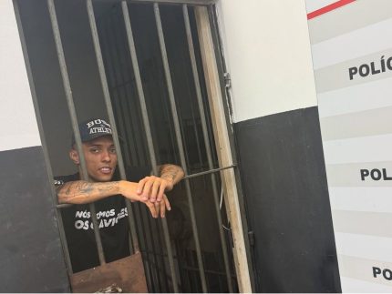 Influenciador Buzeira segue preso após STJ revogar prisão de sete investigados