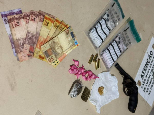Mulher é detida com drogas e revólver ilegal em Paranavaí