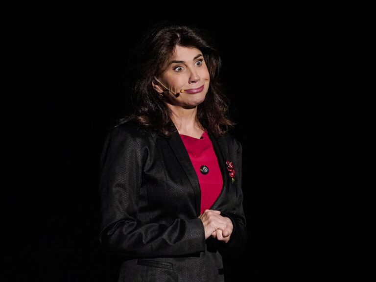 Comédia de Angela Dippe chega a Curitiba em julho