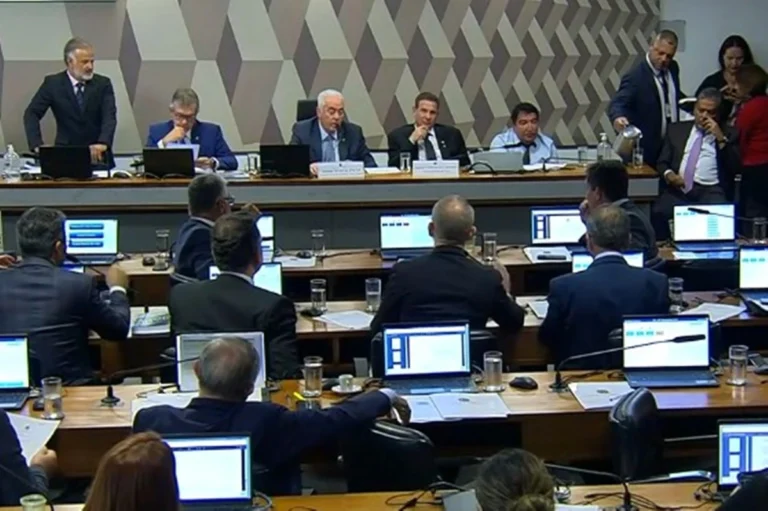 Senado aprova proposta que amplia aposentadoria para agentes de saúde