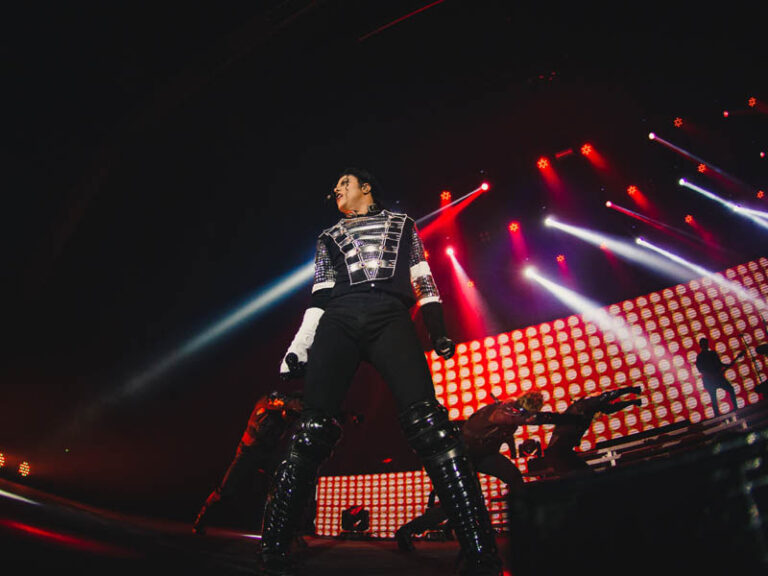 Rodrigo Teaser anuncia mais uma sessão extra em Curitiba