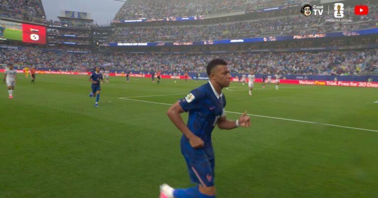 Protocolo de segurança para tempestades paralisa jogo da Copa
