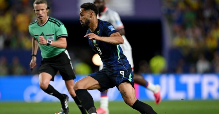 Matheus Cunha lidera artilharia brasileira após dupla contra Haiti