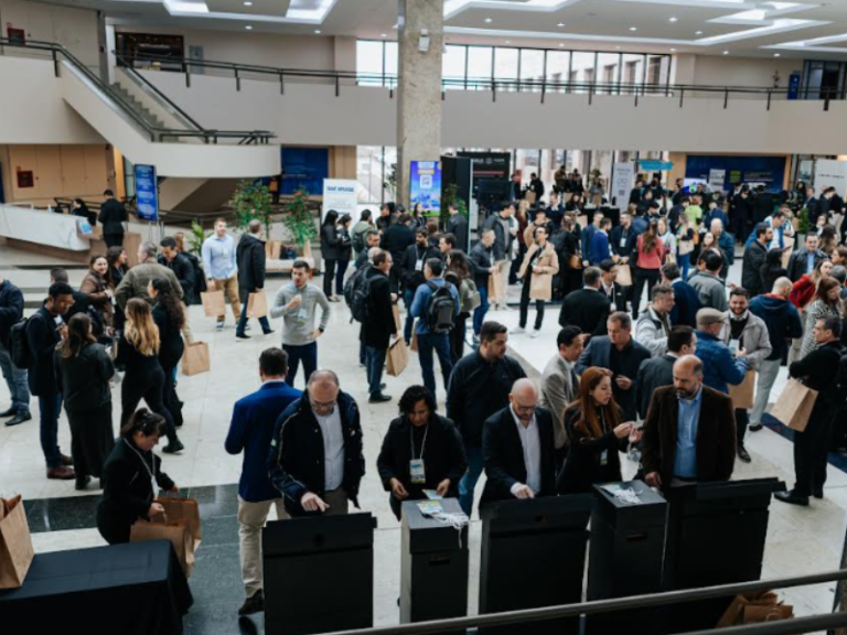 Fórum SAE Brasil de Mobilidade reúne indústria automotiva em Curitiba