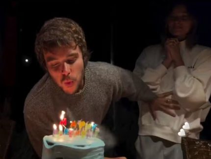 João Lucas explica gesto na barriga de Sasha durante aniversário