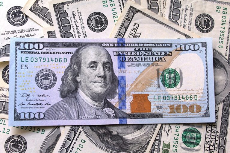Fundos migram para dólar e abandonam Kit Brasil antes de decisão do Copom