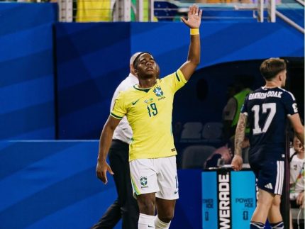 Endrick exibe detalhe romântico durante Brasil x Escócia