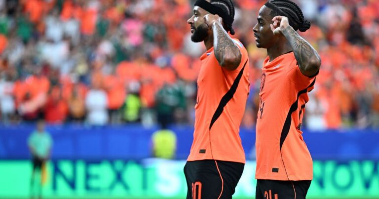 Memphis Depay brilha em vitória holandesa contra Suécia na Copa