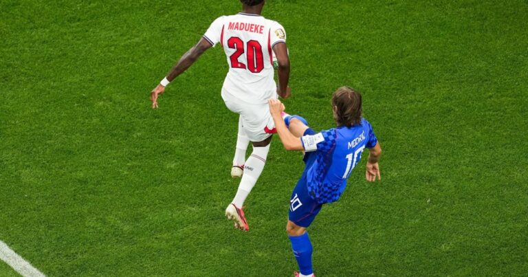 Modric marca 1º pênalti em 716 jogos pela Croácia contra Inglaterra