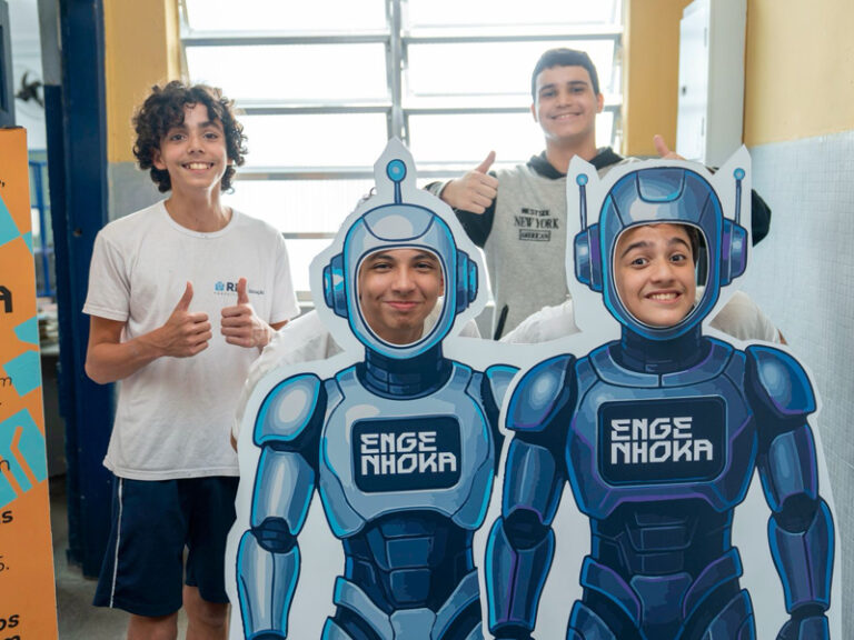 Alunos de Curitiba exibem projetos de robótica e arte