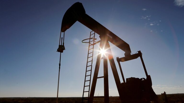 Petróleo Brent cai para menor preço desde antes da guerra no Irã