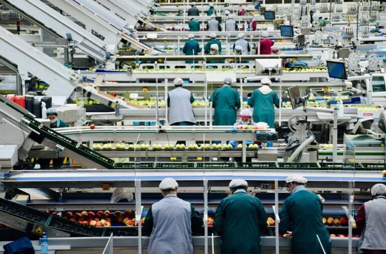 Selic a 14,25% asfixia indústria e reduz investimento em inovação