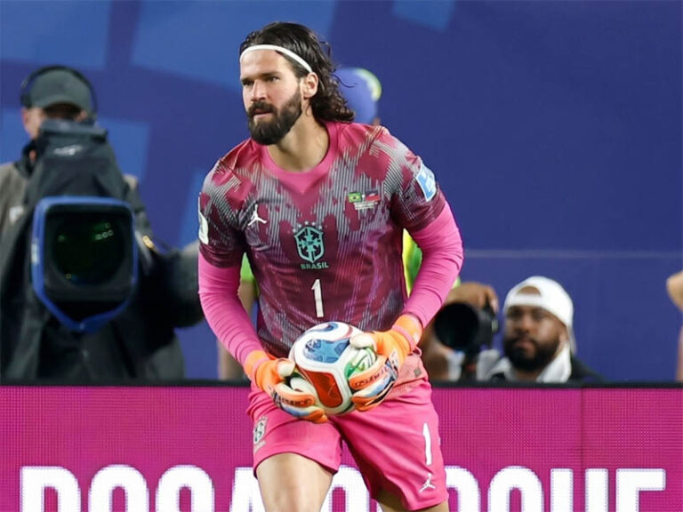 CBF proíbe uniforme vermelho para goleiros da seleção