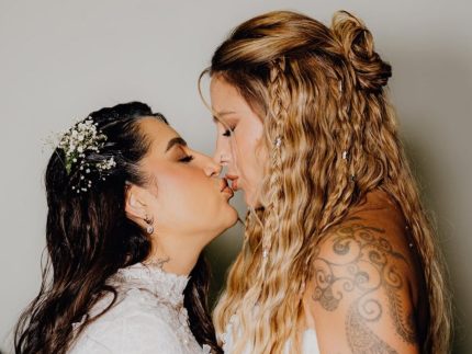 Lauana Prado e Tati Dias fazem ensaio temático no litoral de SP