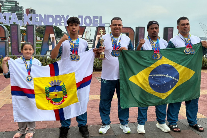 Karatecas paranaenses brilham em competição continental na América