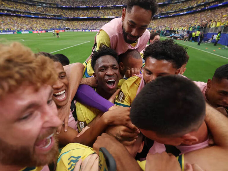 Martinelli garante virada do Brasil contra Japão e classifica para oitavas