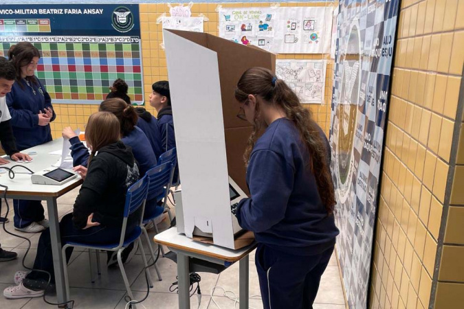 Parlamento Jovem diplomada 86 escolas e 26 mil votantes no Paraná