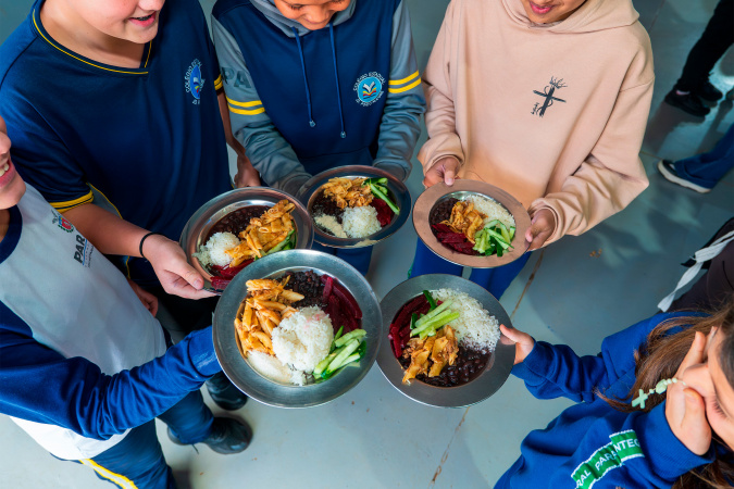 Paraná gasta R$ 2,8 bi em alimentação escolar e inova cardápios