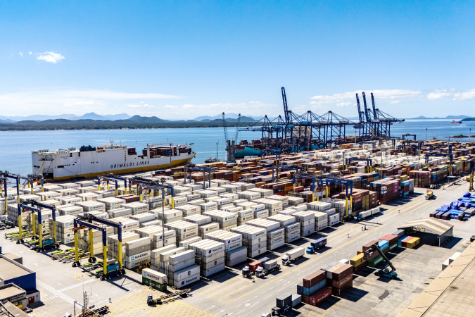 Porto de Paranaguá impulsiona exportação de frango com energia limpa